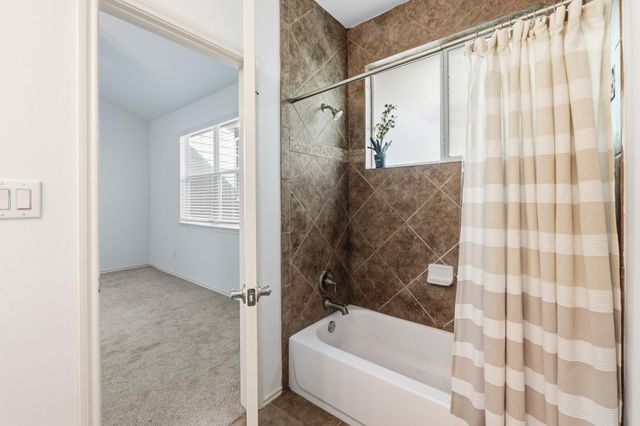 512 Eberhart LN 1905, Austin, TX 78745