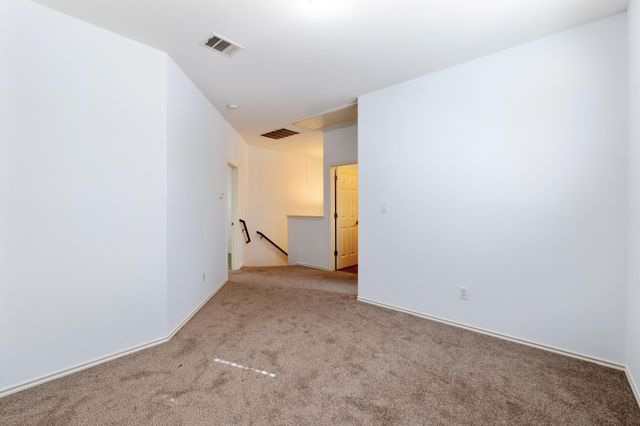 512 Eberhart LN 1905, Austin, TX 78745