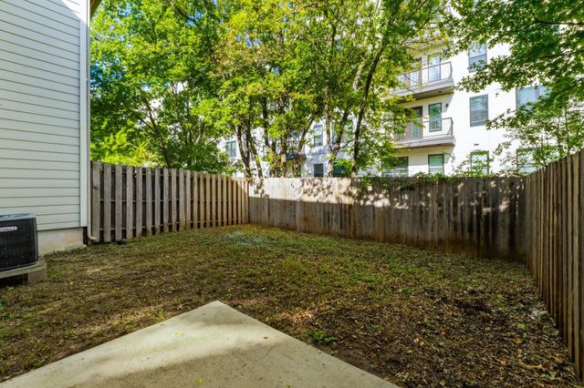 512 Eberhart LN 1905, Austin, TX 78745