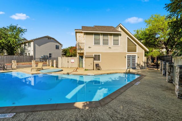 512 Eberhart LN 1905, Austin, TX 78745