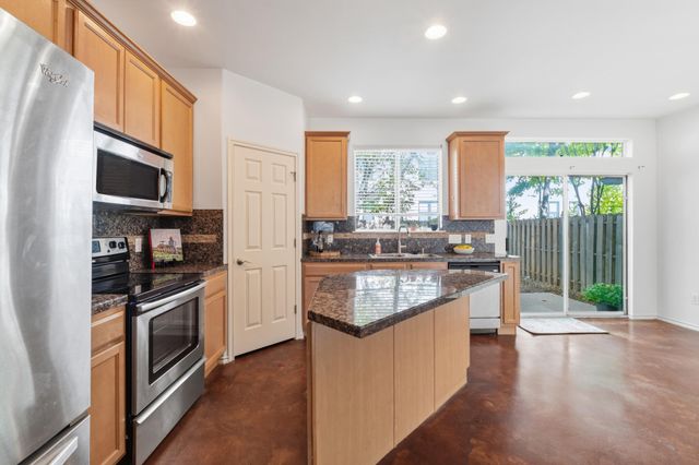 512 Eberhart LN 1905, Austin, TX 78745