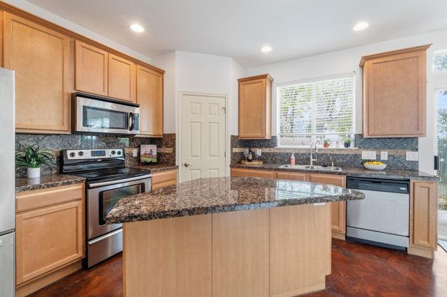 512 Eberhart LN 1905, Austin, TX 78745
