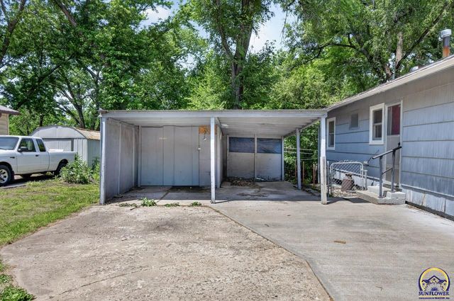 3717 SE Humboldt ST, Topeka, KS 66609