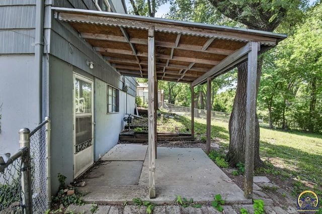 3717 SE Humboldt ST, Topeka, KS 66609