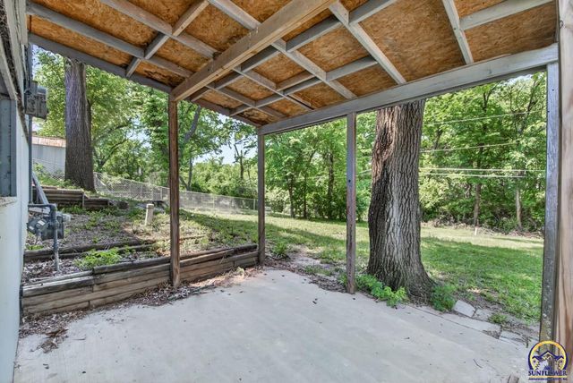 3717 SE Humboldt ST, Topeka, KS 66609