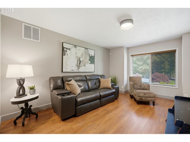 25699 S SPRINGWATER Rd, Estacada, OR 97023