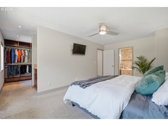 25699 S SPRINGWATER Rd, Estacada, OR 97023