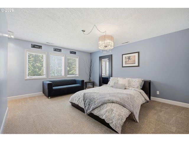 25699 S SPRINGWATER Rd, Estacada, OR 97023