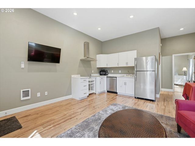 25699 S SPRINGWATER Rd, Estacada, OR 97023