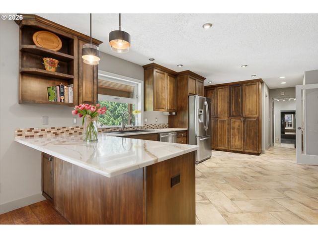 25699 S SPRINGWATER Rd, Estacada, OR 97023