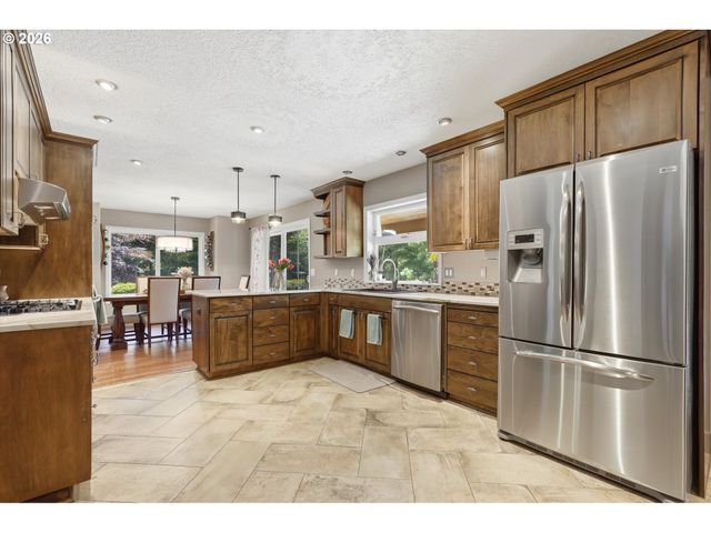 25699 S SPRINGWATER Rd, Estacada, OR 97023