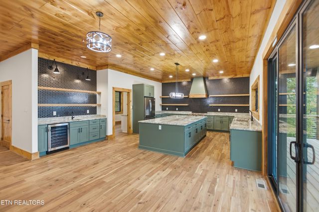 1950 Spurling Rd, Sevierville, TN 37862