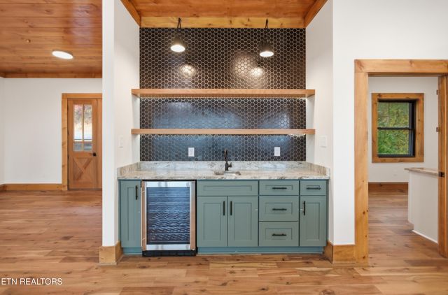 1950 Spurling Rd, Sevierville, TN 37862