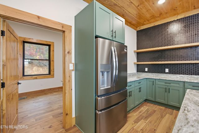 1950 Spurling Rd, Sevierville, TN 37862