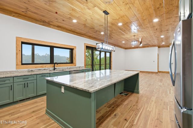 1950 Spurling Rd, Sevierville, TN 37862