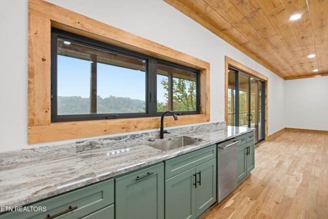 1950 Spurling Rd, Sevierville, TN 37862