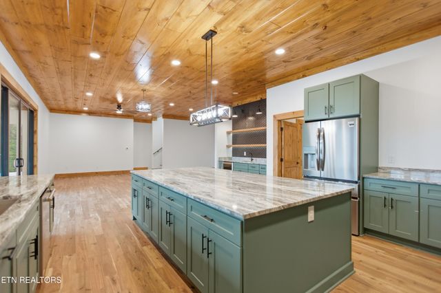 1950 Spurling Rd, Sevierville, TN 37862