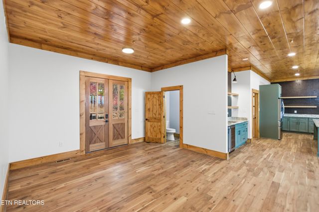 1950 Spurling Rd, Sevierville, TN 37862