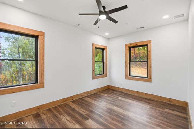 1950 Spurling Rd, Sevierville, TN 37862