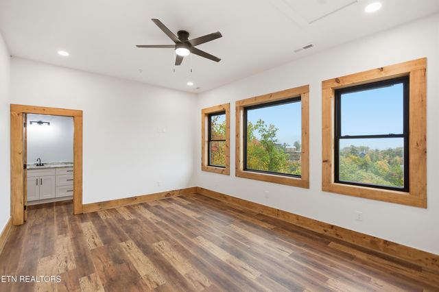 1950 Spurling Rd, Sevierville, TN 37862