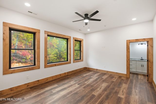 1950 Spurling Rd, Sevierville, TN 37862