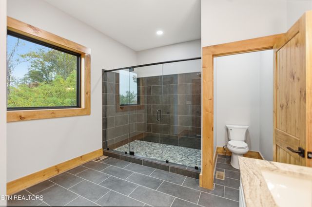 1950 Spurling Rd, Sevierville, TN 37862