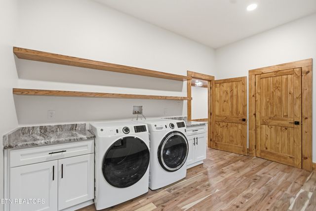 1950 Spurling Rd, Sevierville, TN 37862