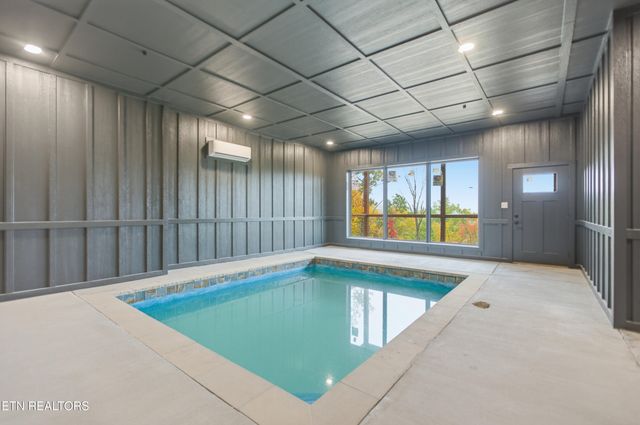 1950 Spurling Rd, Sevierville, TN 37862