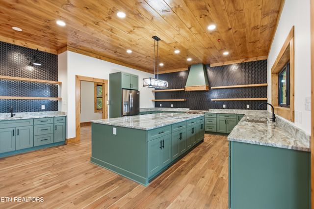 1950 Spurling Rd, Sevierville, TN 37862