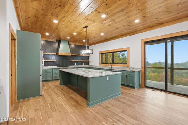 1950 Spurling Rd, Sevierville, TN 37862