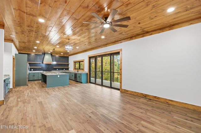 1950 Spurling Rd, Sevierville, TN 37862