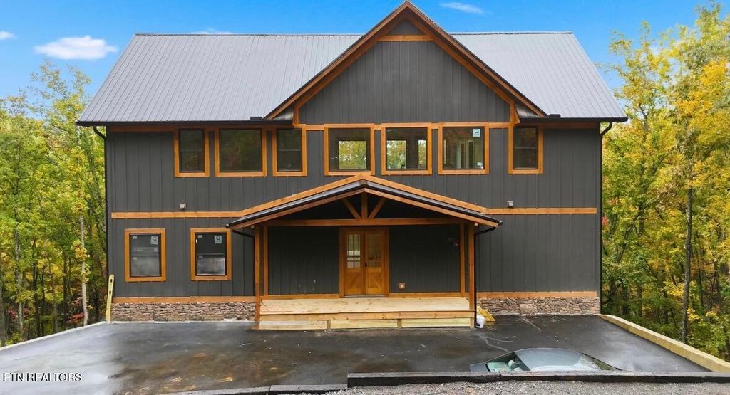 1950 Spurling Rd, Sevierville, TN 37862