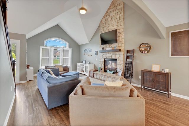 404 Appletree LANE, Eagle, WI 53119