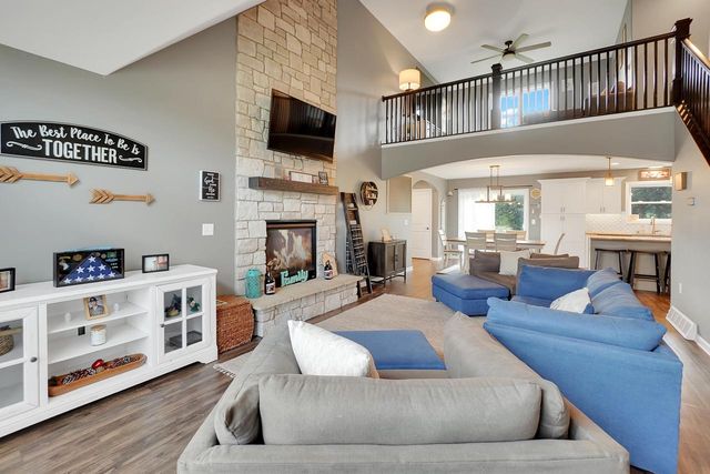 404 Appletree LANE, Eagle, WI 53119