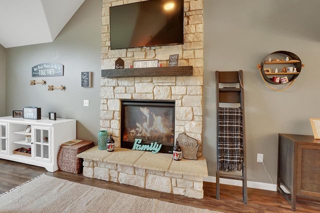 404 Appletree LANE, Eagle, WI 53119