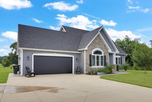 404 Appletree LANE, Eagle, WI 53119
