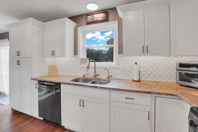 404 Appletree LANE, Eagle, WI 53119
