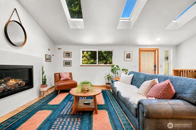 862 E Douglas, Bellingham, WA 98226