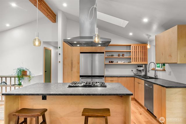 862 E Douglas, Bellingham, WA 98226