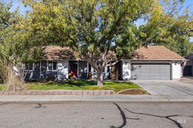 7568 W War Bonnet Dr, Boise, ID 83709 property photo