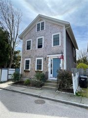 12 Callender Avenue 1, Newport, RI 02840