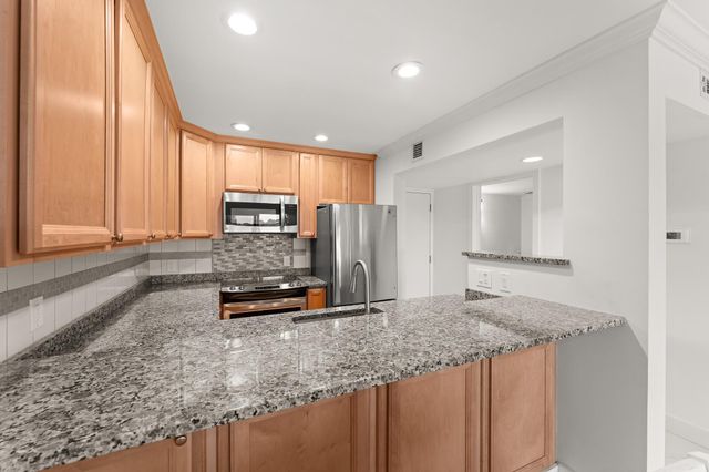 40 NE Plantation Road 306, Stuart, FL 34996