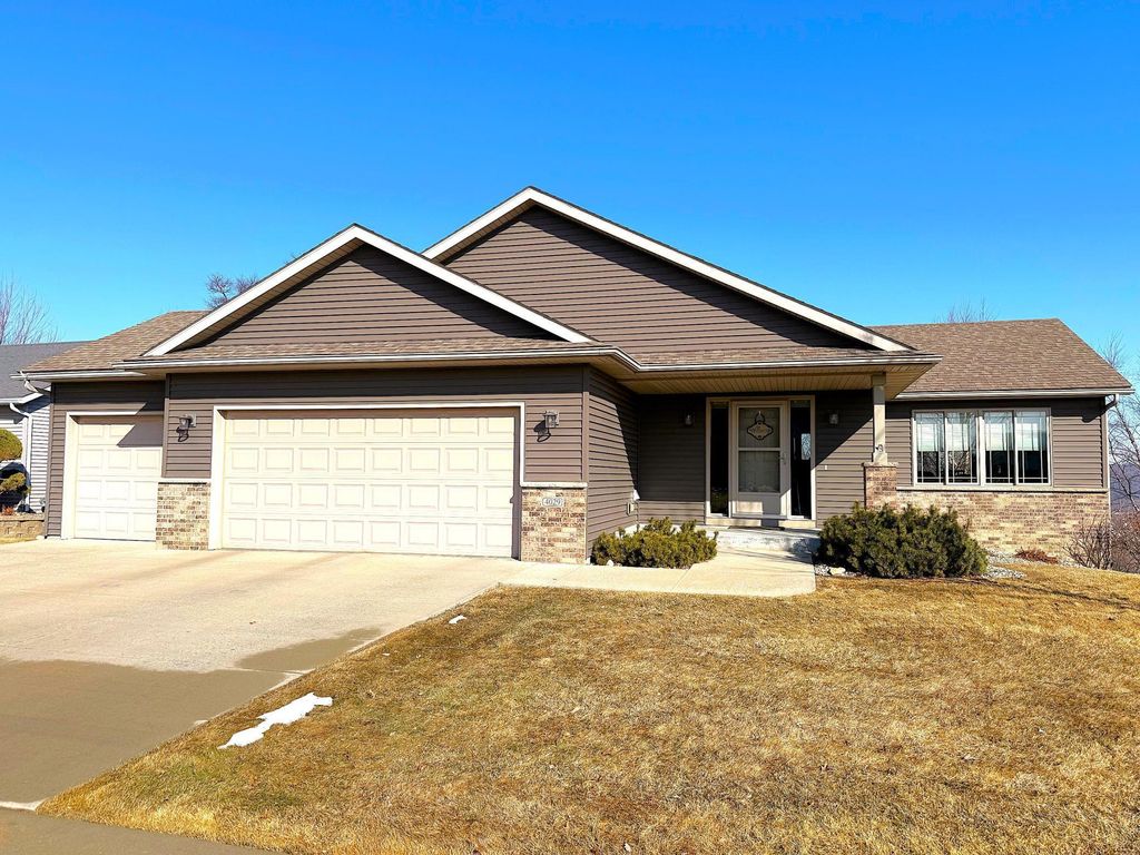 4029 Stone Point Drive NE, Rochester, MN 55906