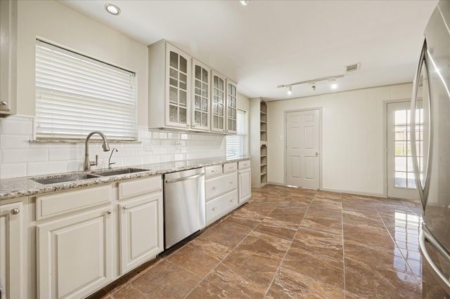 10718 Inwood Drive, Houston, TX 77042