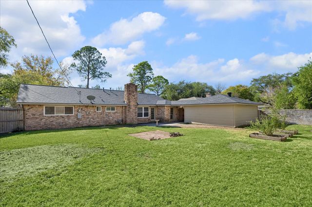 10718 Inwood Drive, Houston, TX 77042