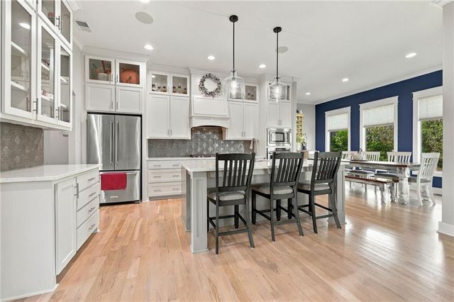 9305 SW Sushi Circle, Lee's Summit, MO 64064