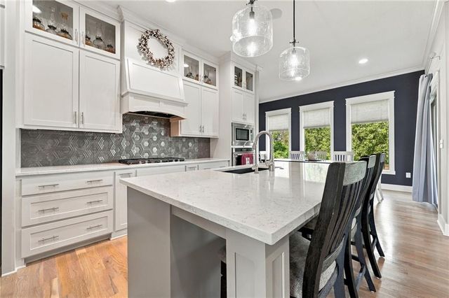 9305 SW Sushi Circle, Lee's Summit, MO 64064