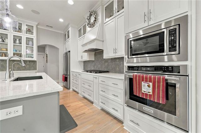 9305 SW Sushi Circle, Lee's Summit, MO 64064
