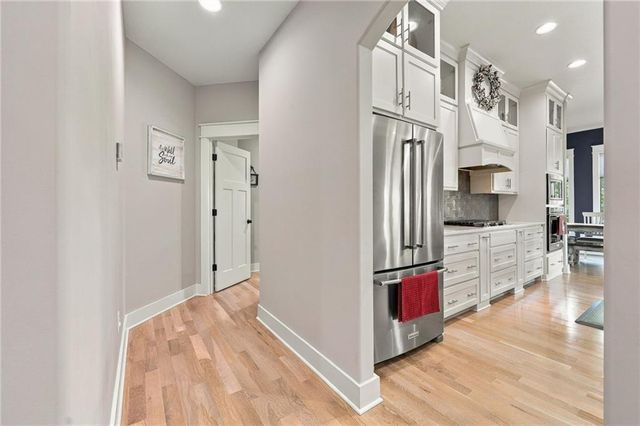 9305 SW Sushi Circle, Lee's Summit, MO 64064