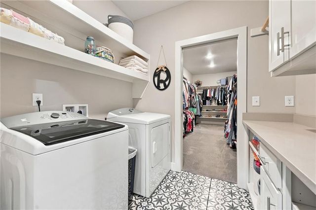 9305 SW Sushi Circle, Lee's Summit, MO 64064